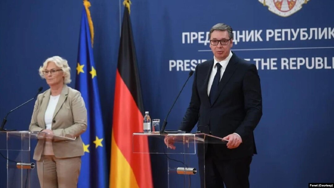 Nemačka ministarka odbrane Kristin Lambreht i predsednik Srbije Aleksandar Vučić na konferenciji zanovinare u Beogradu