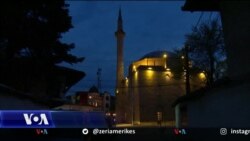 Kosovë, besimtarët festojnë Fiter Bajramin