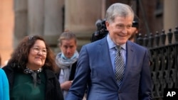 Steve Johnson, right, and his wife Rosemarie arrive at the Supreme Court in Sydney, May 2, 2022, for a sentencing hearing in the murder of Scott Johnson, Steve's brother. 