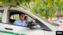 Dhan Singh Negi rents his cab to a private company. (A. Pasricha/VOA)