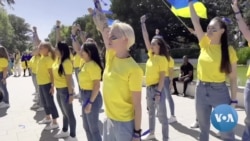Ukrainian Diaspora in LA Holds Weekly Flash Mobs in Support of Ukraine