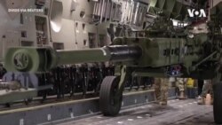 US Military Loads Howitzer Artillery for Ukraine