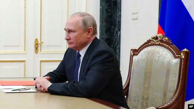 Presidenti rus Putin gjatë një takimi në Kremlin