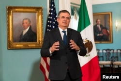 Menteri Luar Negeri Meksiko Marcelo Ebrard di Kantor Departemen Luar Negeri AS di Washington, DC, 3 Mei 2022. (Manuel Balce Ceneta/Pool via REUTERS)