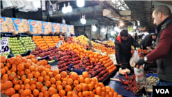 A fruit and vegetable market in Ankara