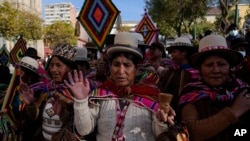 Indígenas aymaras asisten a una ceremonia de la “Chakana”, o Cruz Andina, en La Paz, Bolivia, el martes 3 de mayo de 2022.