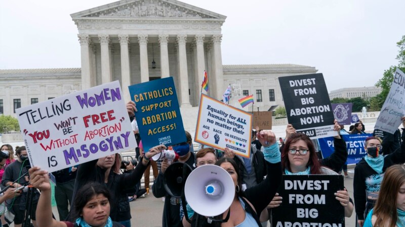 Avortement: manifestations après une fuite à la Cour suprême des Etats-Unis