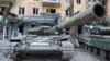 Les tanks d'une milice de la république populaire de Donetsk à Marioupol, dans l'est de l'Ukraine, le 4 mai 2022.