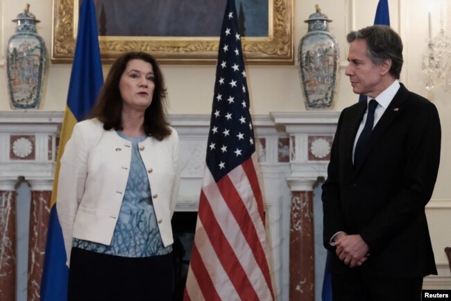 토니 블링컨(오른쪽) 미 국무장관과 안 린데 스웨덴 외무장관이 지난 4일 워싱턴 국무부 청사에서 회동하고 있다.