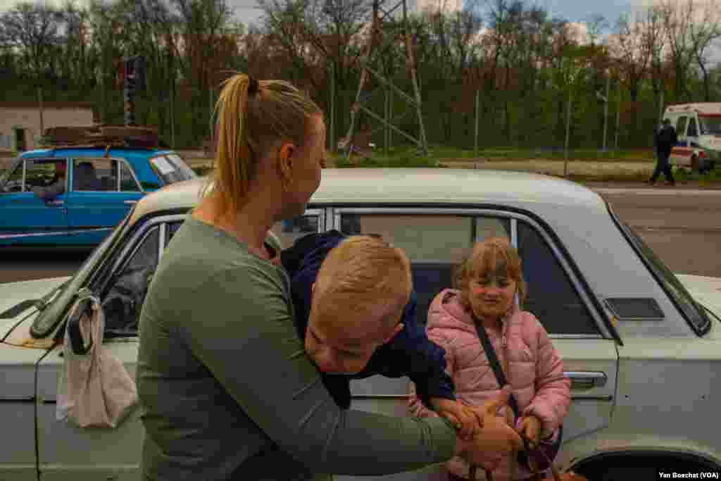 A family that just fled from small towns along the frontlines of the war arrives in Zaporizhzhya looking for help, April 27, 2022.