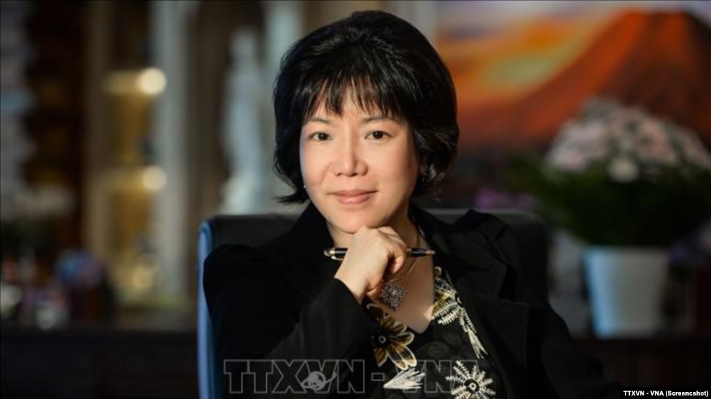 Bà Nguyễn Thị Thanh Nhàn, Chủ tịch HĐQT AIC bị công an Việt Nam truy tố và ra lệnh bắt giam trong vụ án hình sự "vi phạm quy định về đấu thầu gây hậu quả nghiêm trọng" liên quan đến mua sắm thiết bị y tế.