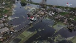 Ուկրաինացիները ջրով հեղեղում են մի գյուղ` կասեցնելու համար ռուսական առաջխաղացումը դեպի Կիեւ