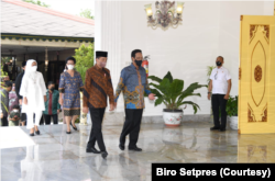 Presiden melakukan silaturahmi pertama ke Sri Sultan Hamengkubuwono X pada Senin (2/5) pagi. (Foto: Setpres)