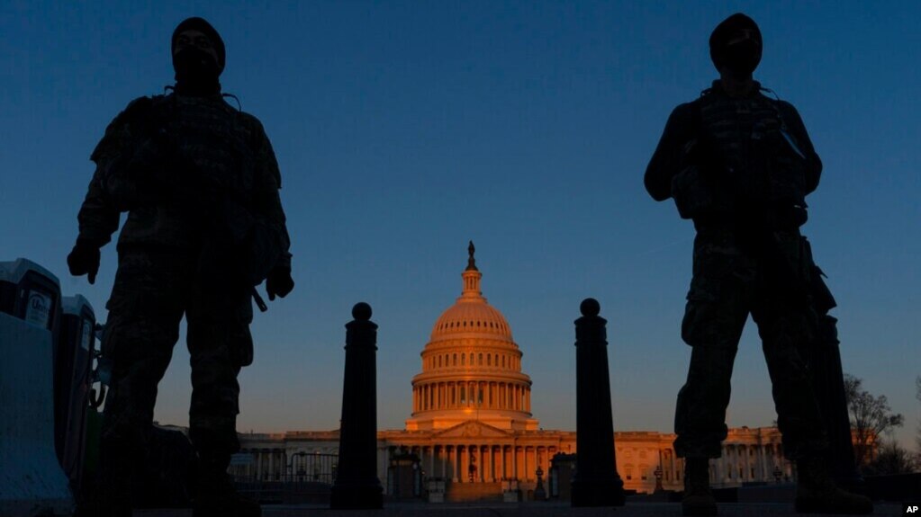 资料照：美国国民警卫队驻守在首都华盛顿特区的国会山。（2021年3月21日）(photo:VOA)