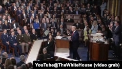 特朗普总统对国会两院联席会议发表国情咨文讲话。 (2026年2月24日)
