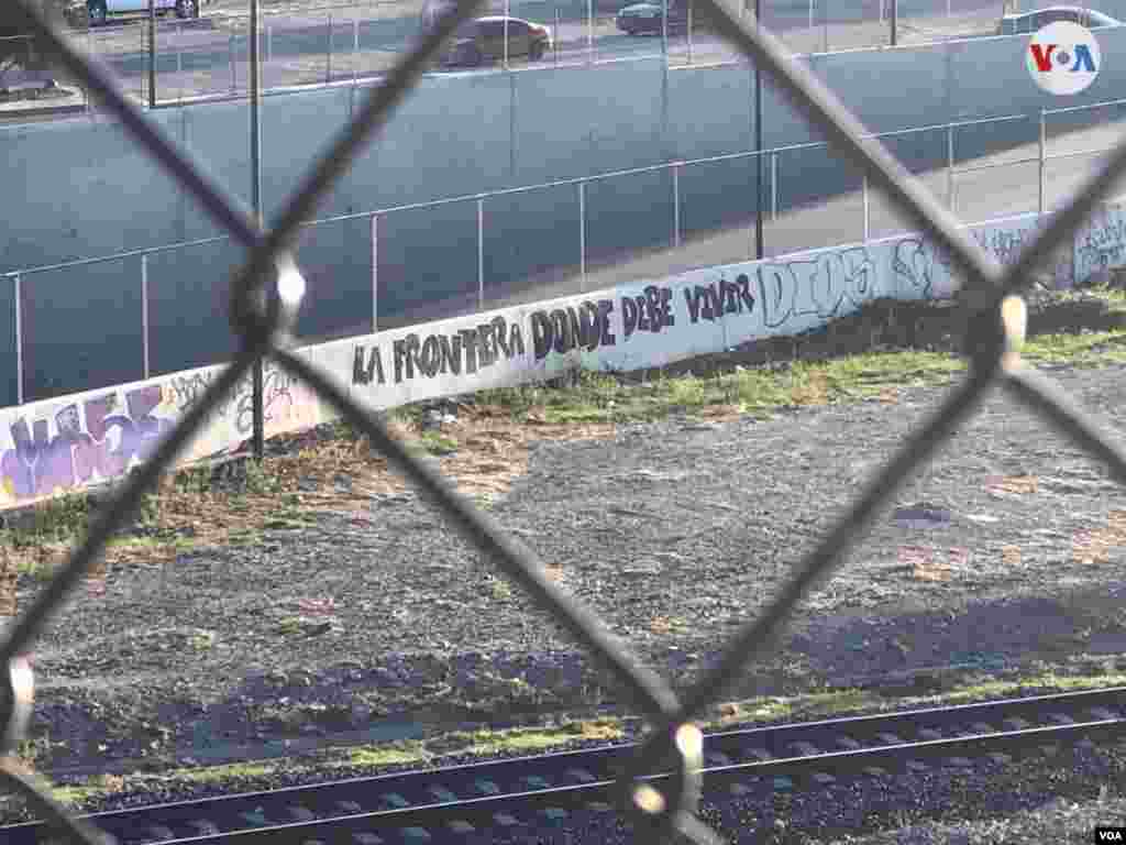 También, declaró que la política estaba en conflicto con las obligaciones legales de EE.UU. de no llevar a la persona a un país donde su vida o libertad están en peligro.