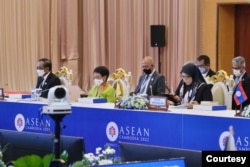Menlu RI Retno Marsudi memimpin delegasi Indonesia dalam pertemuan APSC (Dewan Politik dan Keamanan ASEAN) di Pnom Penh, Kamboja, Kamis, 10 November 2022. (Courtesy: Kemlu RI)