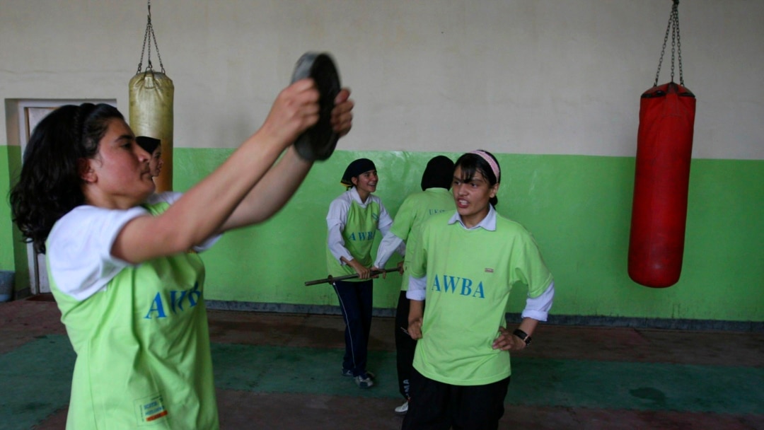 Ogillarini sikayotgan onalar seks videolari