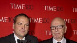 (ARŞİV) Rupert Murdoch (sağda) and oğlu Lachlan Murdoch (solda) 