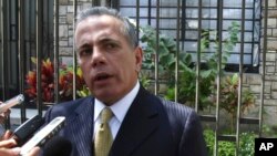 El líder opositor venezolano Manuel Rosales se apresta a regresar a su país tras seis años en el exilio.