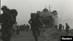 1985년 3월 20일 한국 포항에서의 미한 양국 군 병력이 팀 스피릿 연합 훈련을 진행 중이다. (자료화면)