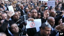 Algerian lawyers gather outside the Constitutional Council in a protest against President Abdelaziz Bouteflika, March 7, 2019 in Algiers.