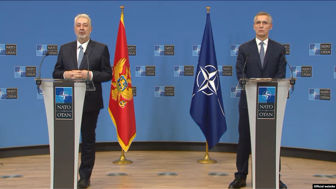 Crnogorski premijer Zdravko Krivokapić na konferenciji za novinara sa generalnim sekretarom NATO-a Jensom Stoltenbergom u Briselu (Foto: NATO, rtcg.me)