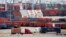 Kaliforniyaning Long-Bich shahridagi yuklar ortiladigan port, 17-fevral, 2015-yil.