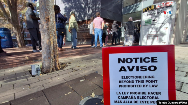 Largas filas en centros de votación en Maryland, especialmente durante la mañana. Foto captada en un centro de Silver Spring, que forma parte del condado de Montgomery.