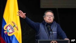 El presidente de Colombia, Gustavo Petro, pronuncia un discurso después de promulgar una reforma del sistema de pensiones, cumpliendo una promesa de campaña, el martes 16 de julio de 2024. (Foto AP/Fernando Vergara, Archivo)