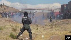 Los enfrentamientos entre los mineros cooperativistas y fuerzas policiales se mantienen por más de una semana
