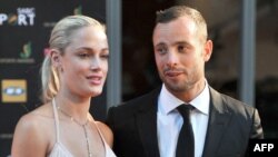 (FILES) This picture taken on November 4, 2012 during the Feather Awards held at Melrose Arch in Johannesburg shows South Africa's Olympic sprint star Oscar Pistorius and his model girlfriend Reeva Steenkamp.