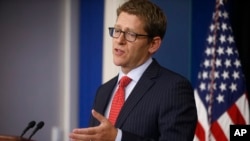 Juru bicara Gedung Putih Jay Carney berbicara pada wartawan. (AP/Charles Dharapak)