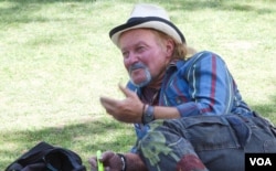 Boris in the main square of Santa Fe, New Mexico