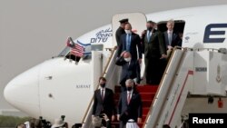 미국과 이스라엘 정부 고위 대표를 태은 이스라엘 국적 항공기가 31일 오전 텔아비브 벤구리온 국제공항을 출발해 아랍에미리트 아부다비 공항에 도착했다.