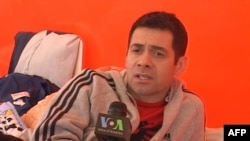 Deputetët e PS dhe përkrahësit e opozitës vazhdojnë grevën e urisë