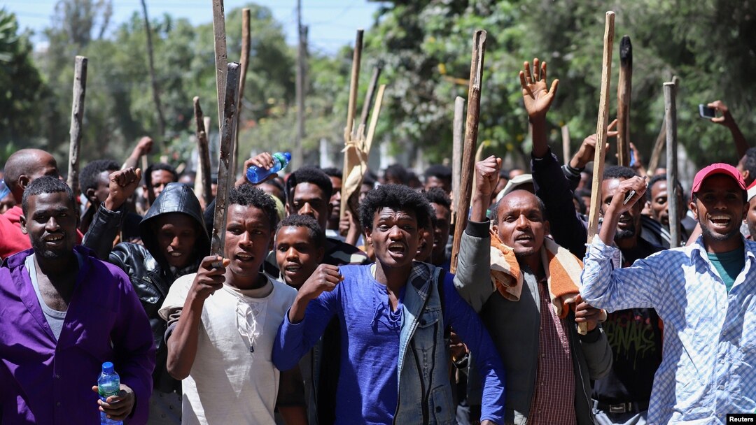 Oromo youth chant slogans during a protest in-front of Jawar Mohammed's house, an Oromo activist and leader of the Oromo protest in Addis Ababa, Ethiopia, Oct. 24, 2019. 