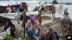 Des déplacées sud-soudanaises réfugiées à Bentu, dans le complexe de la mission des Nations Unies au Soudan du Sud (Minuss) lundi 22 septembre 2014.