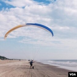 ຈ້ອງບິນ ຫຼື paramotor