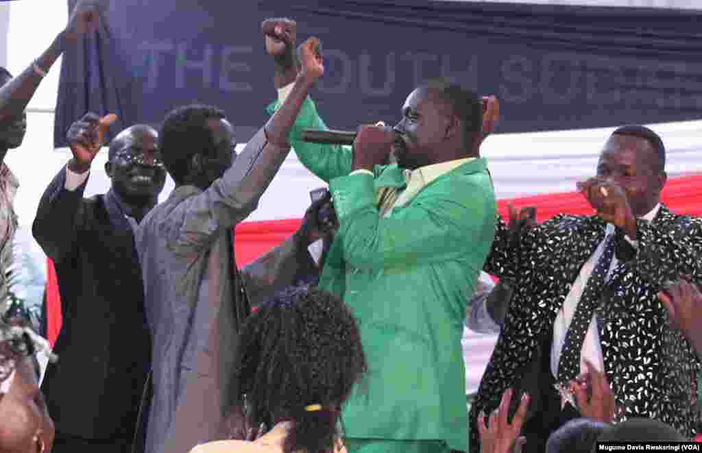 Peter Garang is joined on stage by fans at the Abyei fundraiser at Freedom Hall, Juba, October 2013.