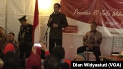 Presiden Joko Widodo dalam acara dialog terbuka dengan masyarakat Indonesia di Wisma Indonesia di Washington DC, Minggu sore (25/10).