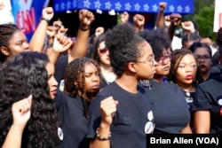 Members of the Black Lives Matter protest movement speak with reporters on the Hofstra University campus ahead of Monday night's first presidential debate (B. Allen/VOA)