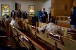 Makamu wa Rais wa zamani Joe Biden akiongea na waumini wa Kanisa la Grace Lutheran Kenosha, Wis., Alhamisi Sept. 3, 2020. (AP Photo/Carolyn Kaster)