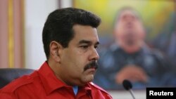 La corrupción es vinculada con el capitalismo por Maduro, quien se autoproclama socialista. 