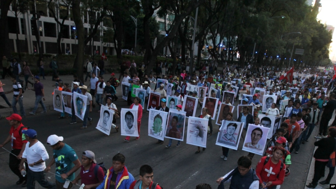 Aksi protes terkait hilangnya 43 mahasiswa di negara bagian Guerrero, Mexico City, 5 November 2014 (Foto: dok).