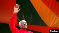 미군 철수 뒤 아프가니스탄 주요 도시를 장악한 무장 정파 탈레반이 북부 쿤두즈 검문소를 지키고 있다. 