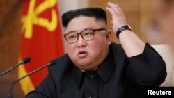 김정은 북한 국무위원장이 9일 노동당 전원회의에서 연설하는 모습을 북한 관영 매체 '조선중앙통신'이 공개했다. 
