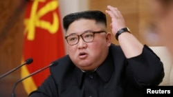 김정은 북한 국무위원장이 지난 4월 노동당 전원회의에서 연설하는 모습을 북한 관영 매체 '조선중앙통신'이 공개했다. 