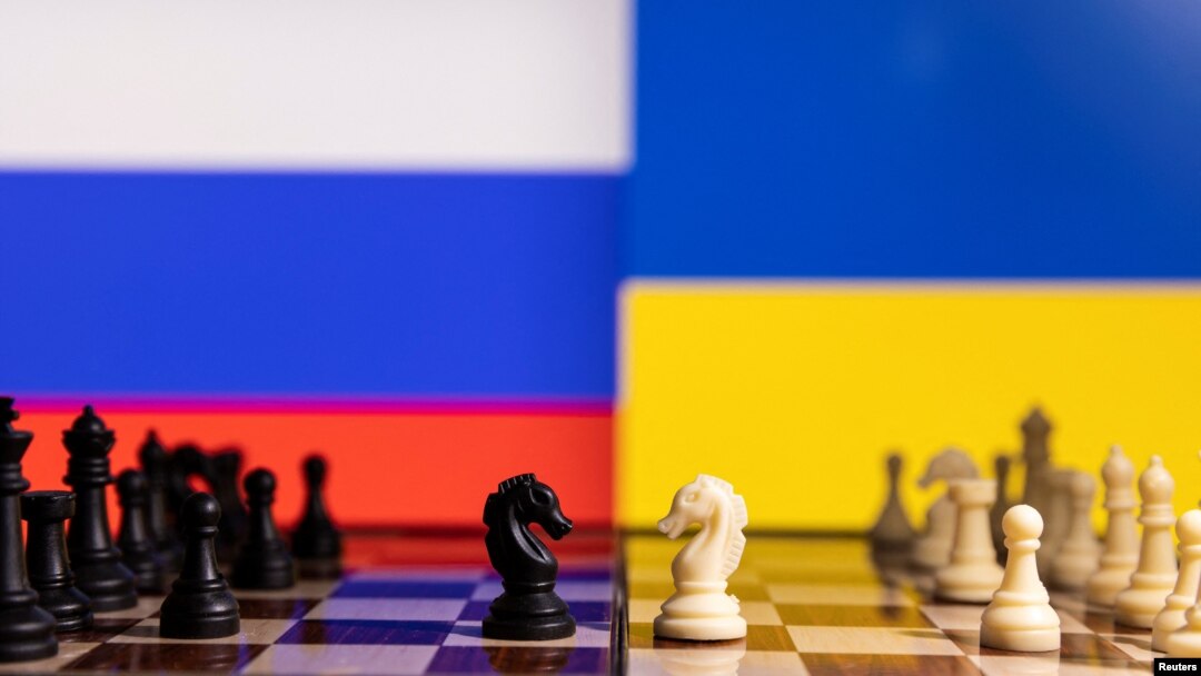 Илустрацијата ги прикажува знамињата на Русија и Украина