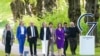تصویری از ویکتوریا نولاند، معاون وزیر خارجه ایالات متحده، و جوزپ بورل، مسئول سیاست خارجه اتحادیه اروپا، به همراه وزیران خارجه دیگر اعضای گروه هفت؛ آلمان. ١٢ مه ٢٠٢٢